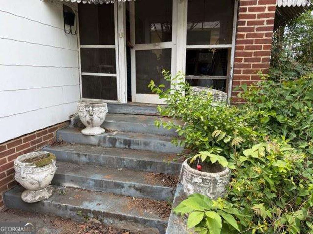 Photo of 1426 Wadley Avenue, Atlanta, GA 30344 (MLS # 10754447)