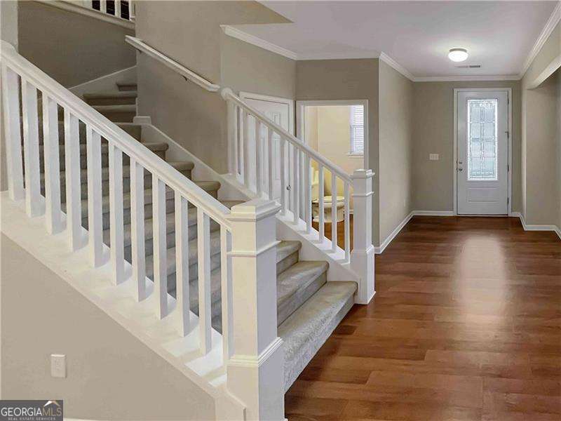 265 Edinburgh LN