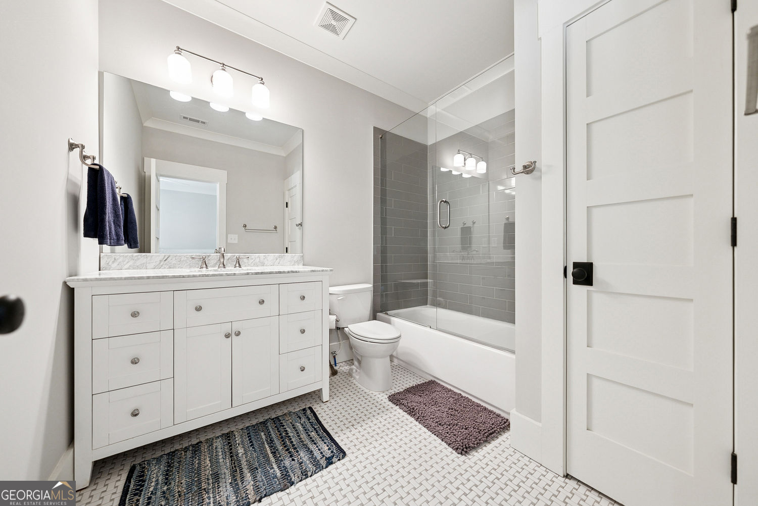 Roswell, Georgia 30075, United States, 4 Bedrooms Bedrooms, ,5 BathroomsBathrooms,Residential,Pending,199784