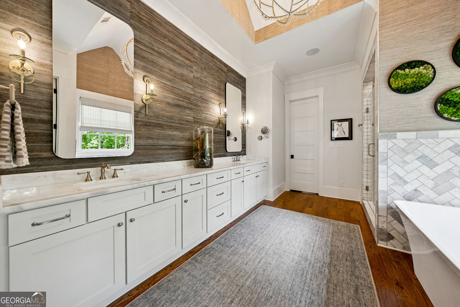 Roswell, Georgia 30075, United States, 4 Bedrooms Bedrooms, ,5 BathroomsBathrooms,Residential,Pending,199784