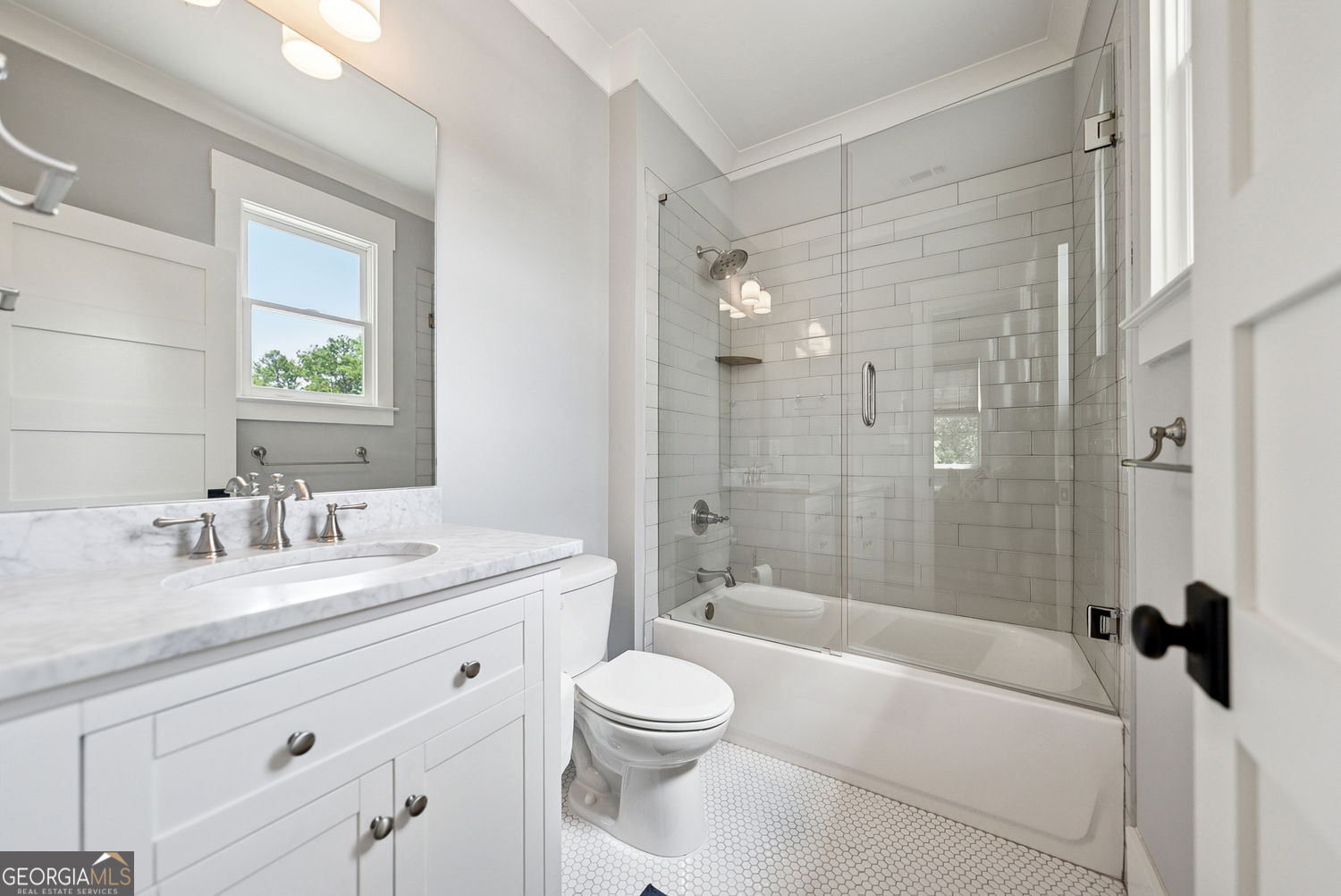 Roswell, Georgia 30075, United States, 4 Bedrooms Bedrooms, ,5 BathroomsBathrooms,Residential,Pending,199784