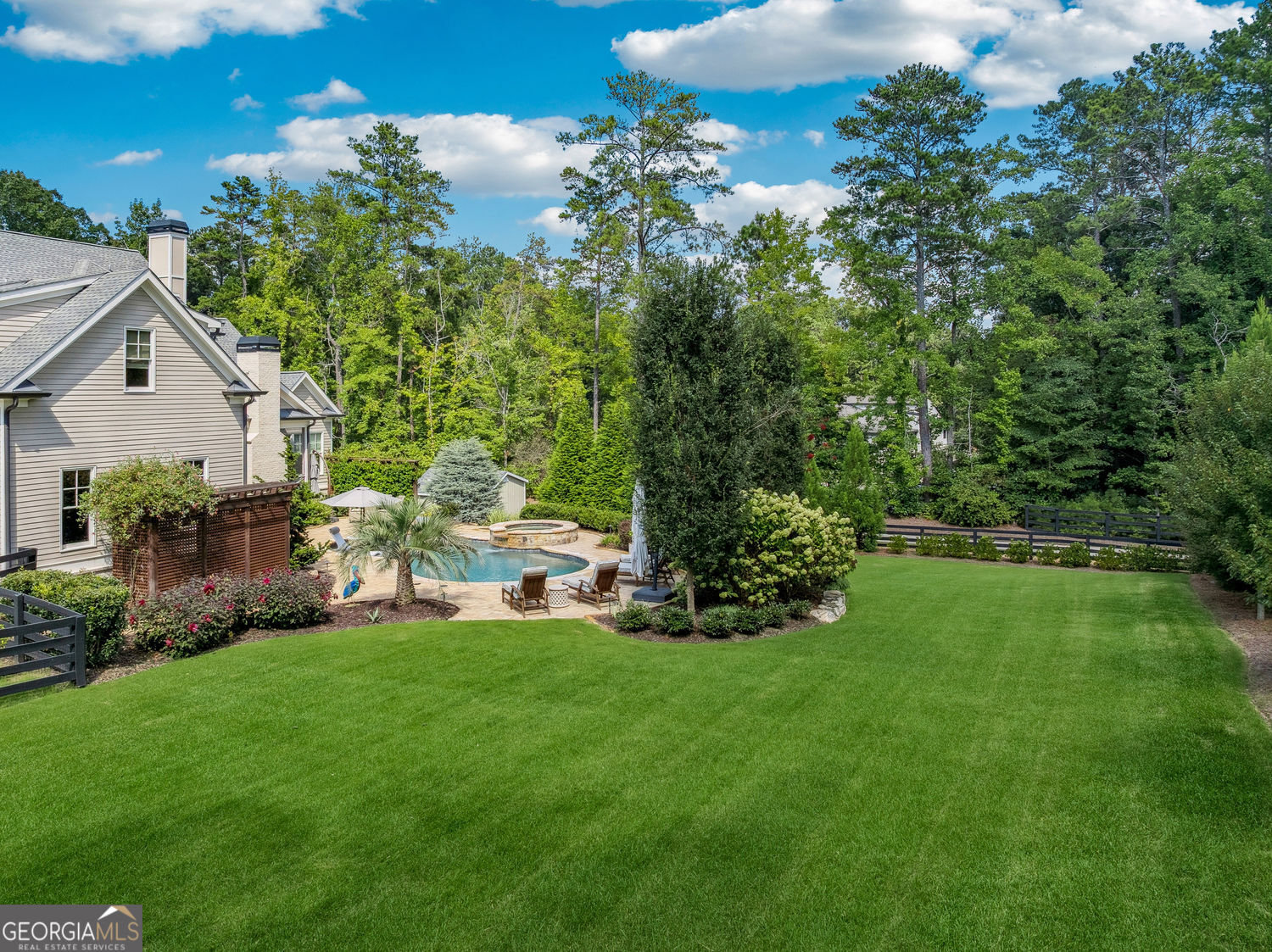 Roswell, Georgia 30075, United States, 4 Bedrooms Bedrooms, ,5 BathroomsBathrooms,Residential,Pending,199784