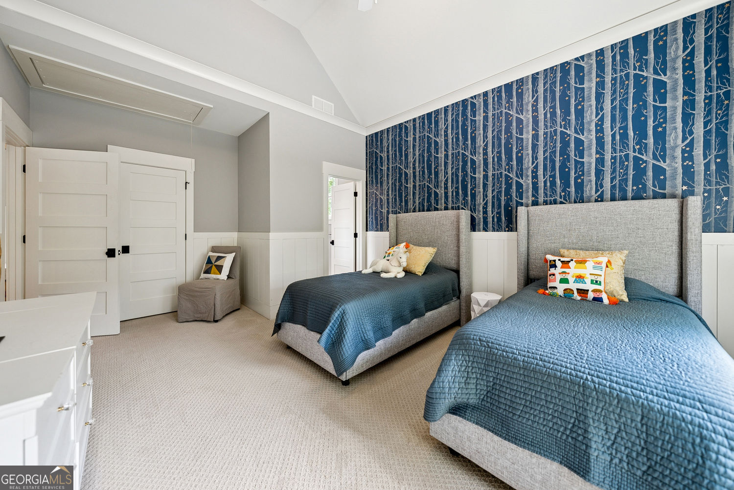 Roswell, Georgia 30075, United States, 4 Bedrooms Bedrooms, ,5 BathroomsBathrooms,Residential,Pending,199784