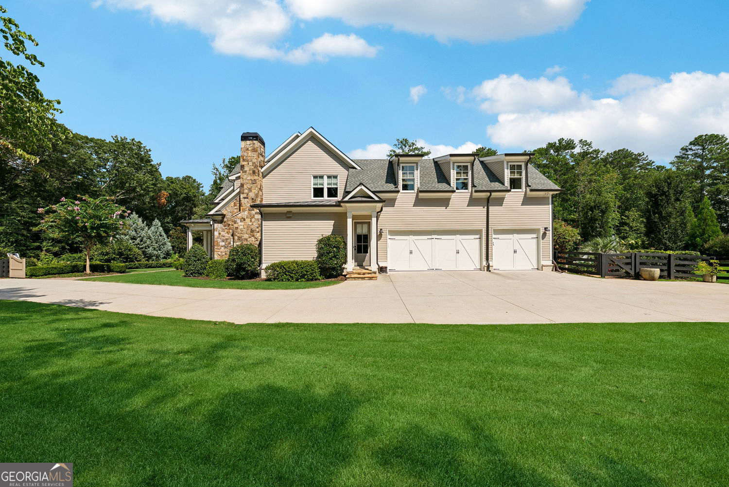 Roswell, Georgia 30075, United States, 4 Bedrooms Bedrooms, ,5 BathroomsBathrooms,Residential,Pending,199784