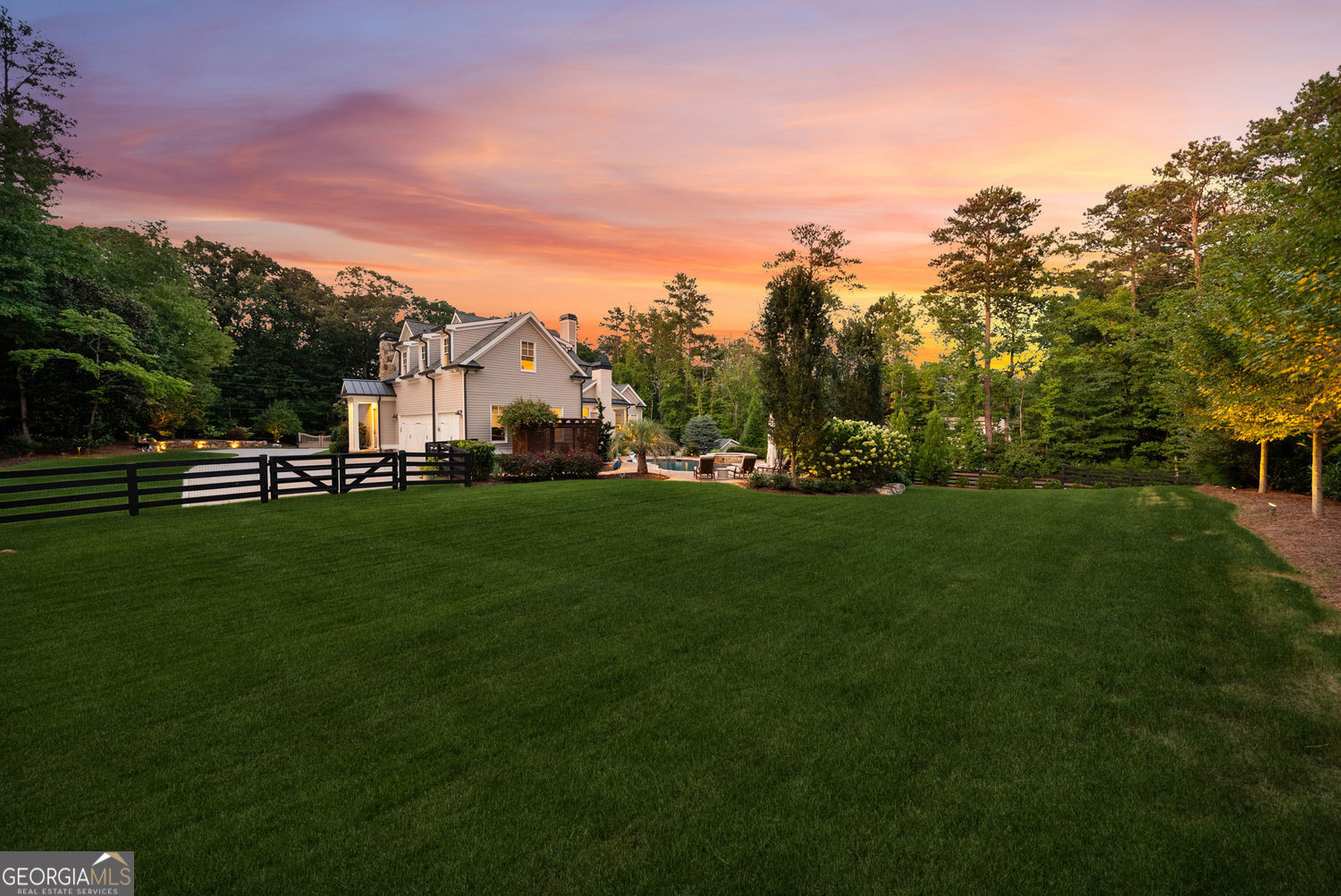 Roswell, Georgia 30075, United States, 4 Bedrooms Bedrooms, ,5 BathroomsBathrooms,Residential,Pending,199784