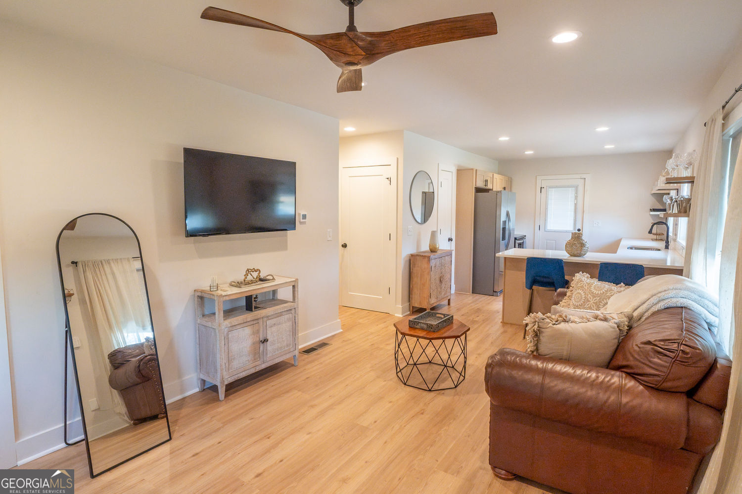 5085 Lake DR