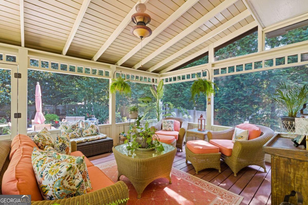 536 Peachtree Oak DR
