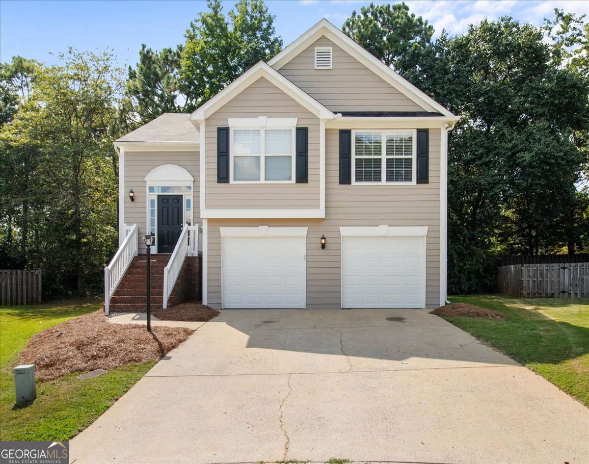 Attention, Marietta, Georgia! This stunning 4-bedroom, 3-bathroom home is a family's dream come true. With a bright and open layout, it perfectly combines comfort and style. Imagine being just 5-10 minutes away from a variety of delightful restaurants and shopping centers-everything you need is right at your fingertips. This exceptional location makes daily life a breeze. Don't let this incredible opportunity slip away-schedule your viewing today and discover your new home!