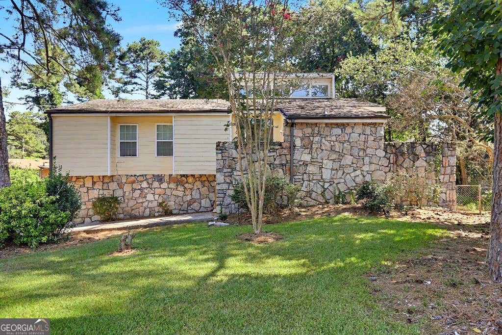 Photo of 915 Strawberry Court, Ellenwood, GA 30294 (MLS # 10832935)