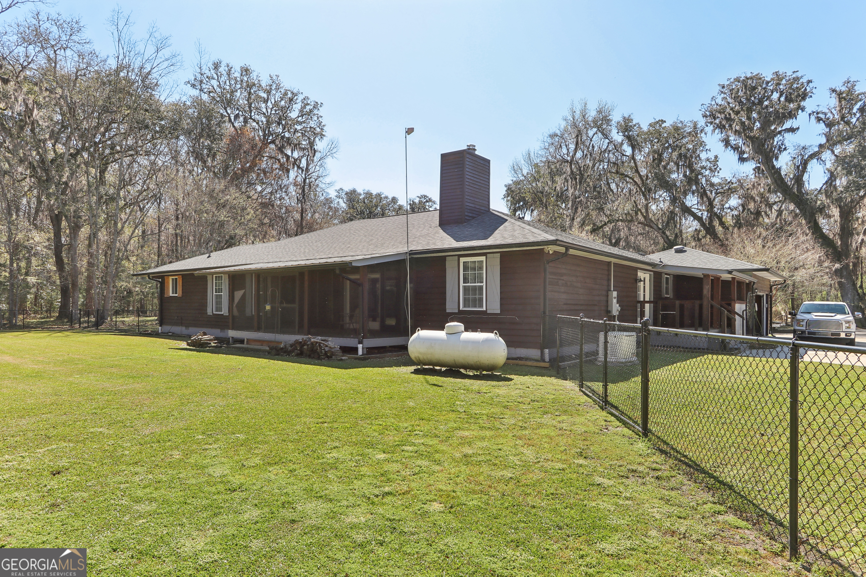 325 White Oak PL