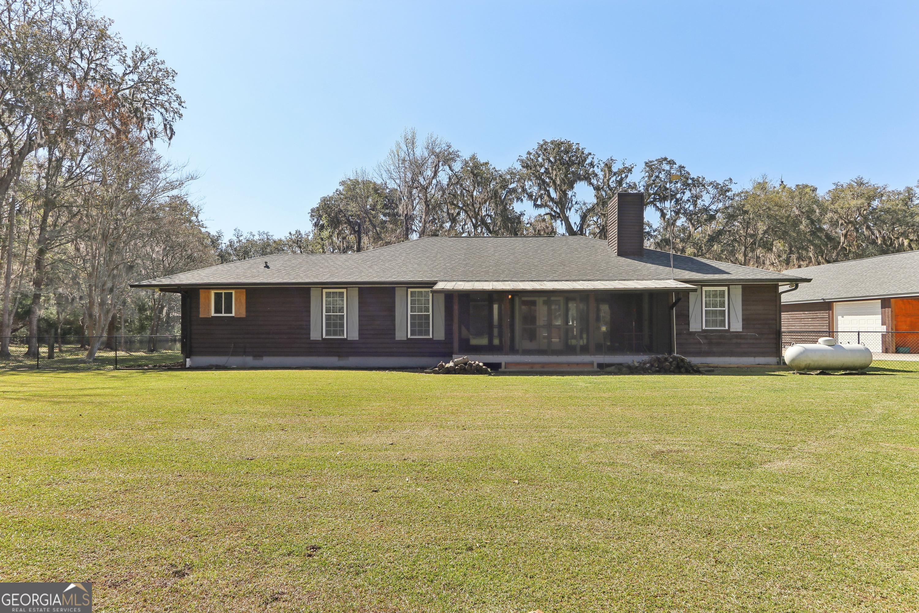 325 White Oak PL