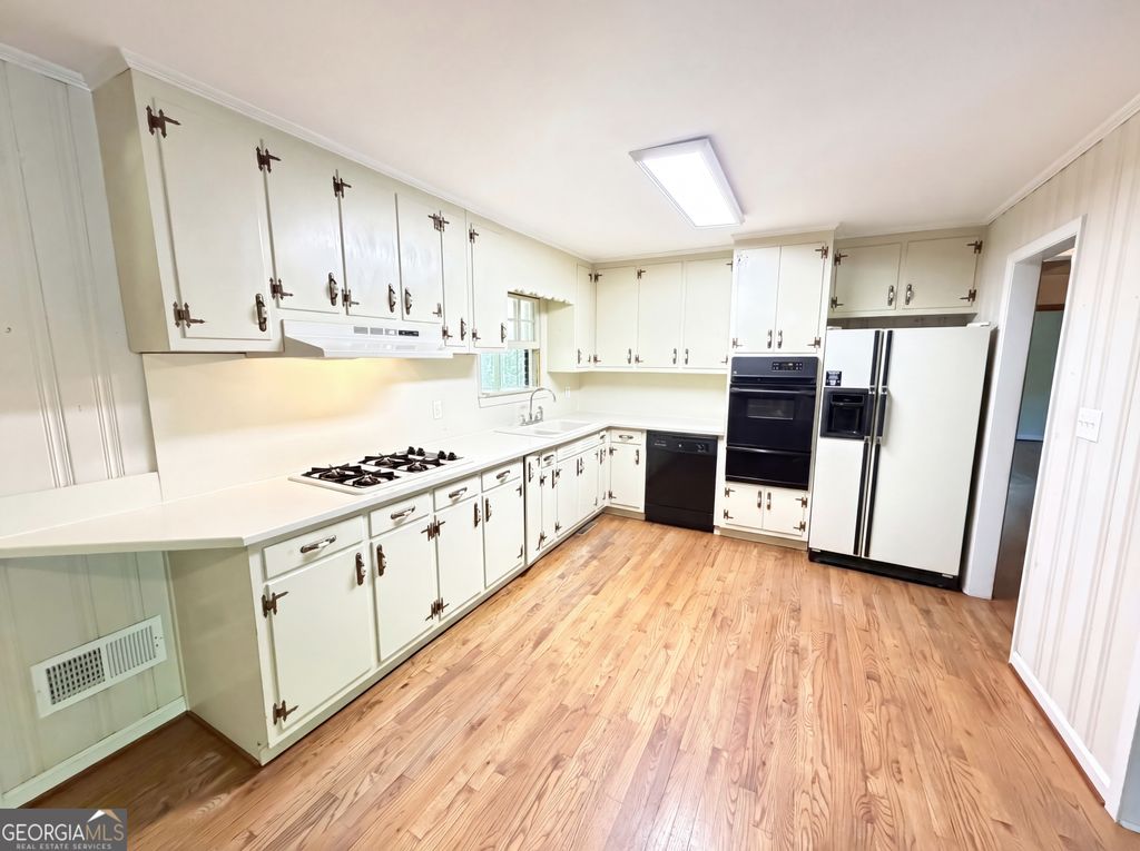 Photo of 200 Dogwood Drive, Canton, GA 30114 (MLS # 10735857)