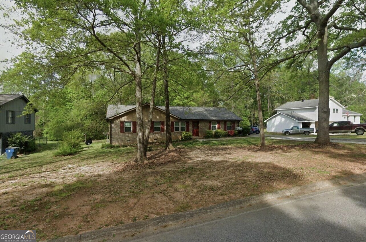 Charming Home in McDonough! Welcome to 165 Wellington Dr, a spacious 4-bedroom, 2-bathroom home boasting an open floor plan perfect for modern living. Featuring beautiful hardwood floors, abundant cabinet space, and a generous pantry, this home is full of potential! Enjoy the convenience of being just minutes from the vibrant McDonough Square, with plenty of shopping, dining, and entertainment options nearby. Located off Lake Dow Road, this property is a must-see! Don't miss out on this fantastic opportunity!