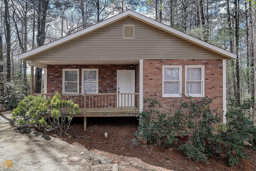 This Snellville home has one story.