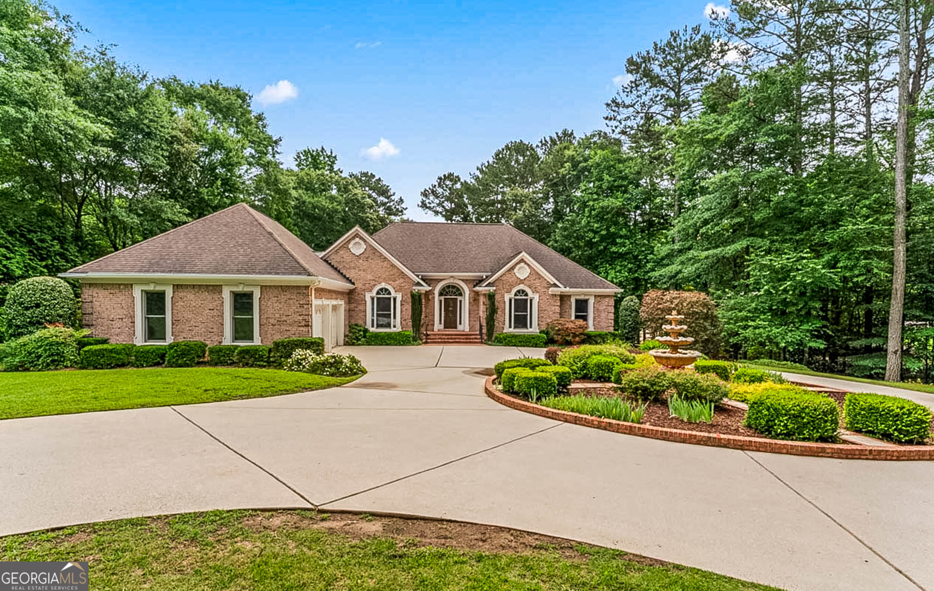 220 Allie DR