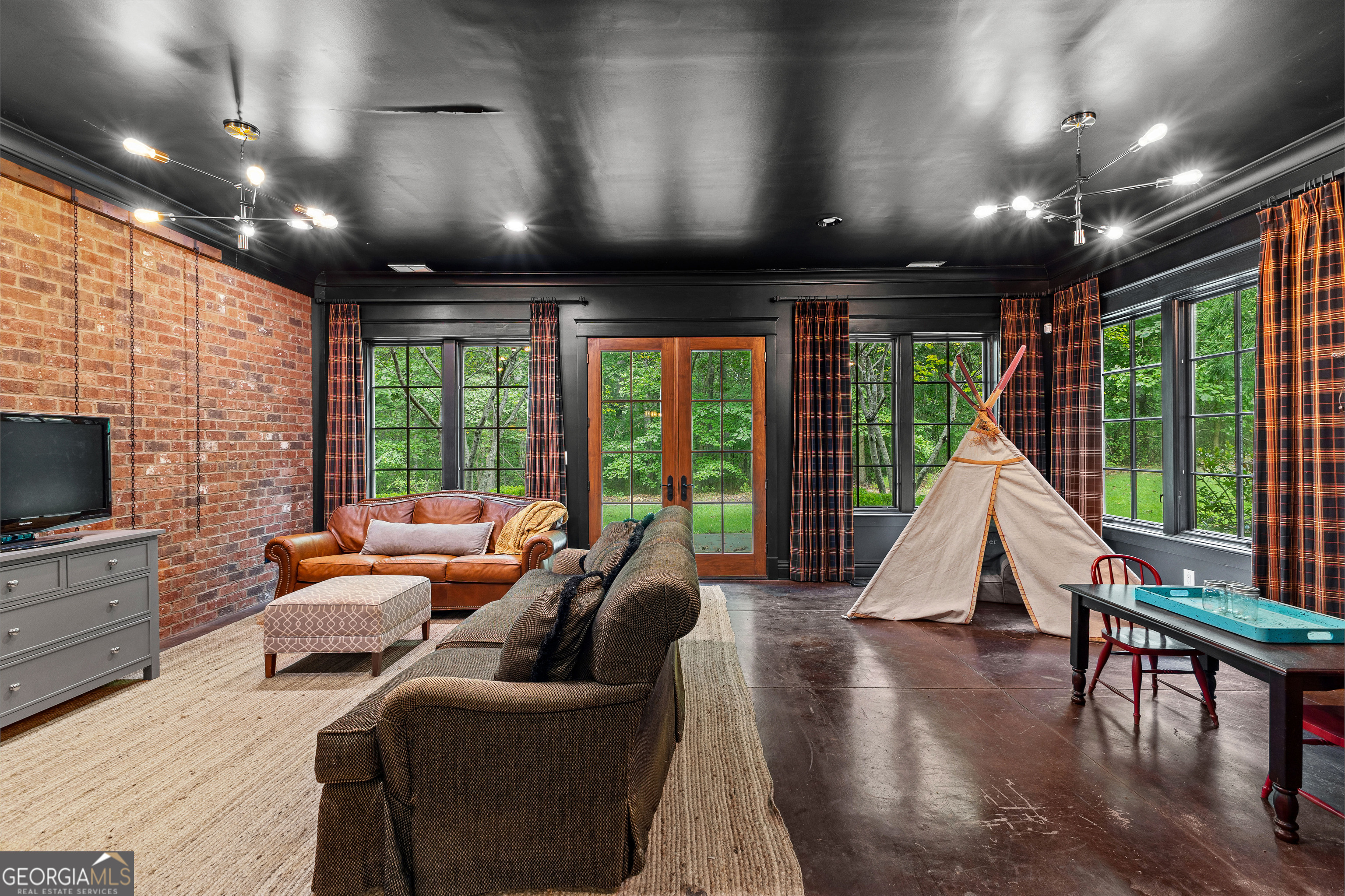 Fayetteville, Georgia 30215, United States, 5 Bedrooms Bedrooms, ,7 BathroomsBathrooms,Residential,Active,181373