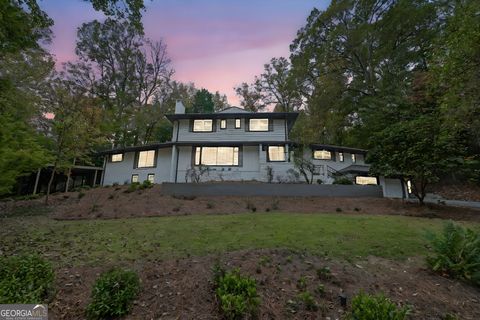 Photo of 3018 W Pine Valley Road NW, Atlanta, GA 30305 (MLS # 10428586)