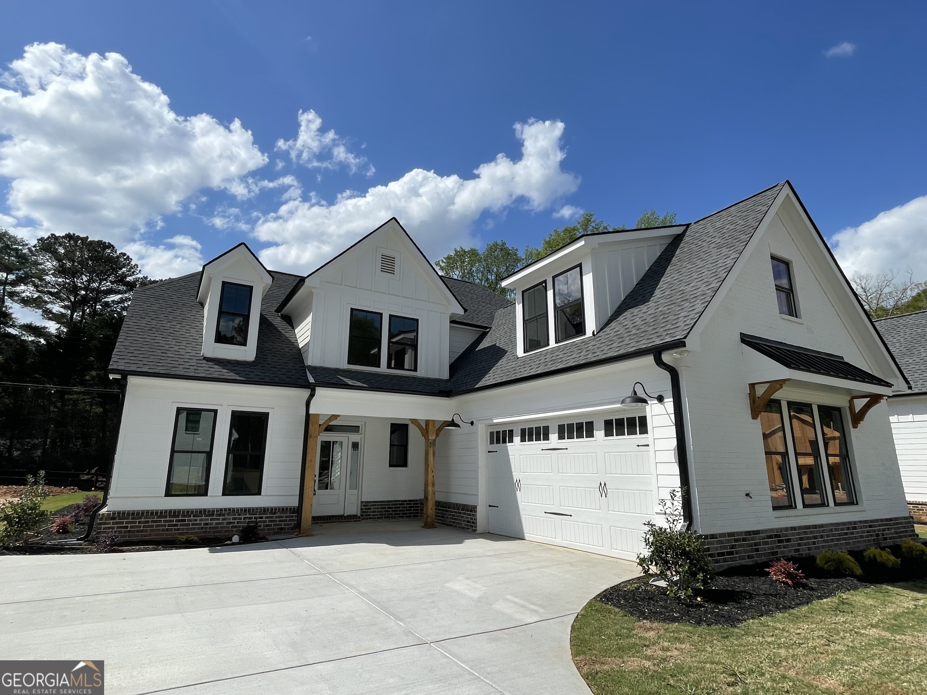 504 Mill Farm LN