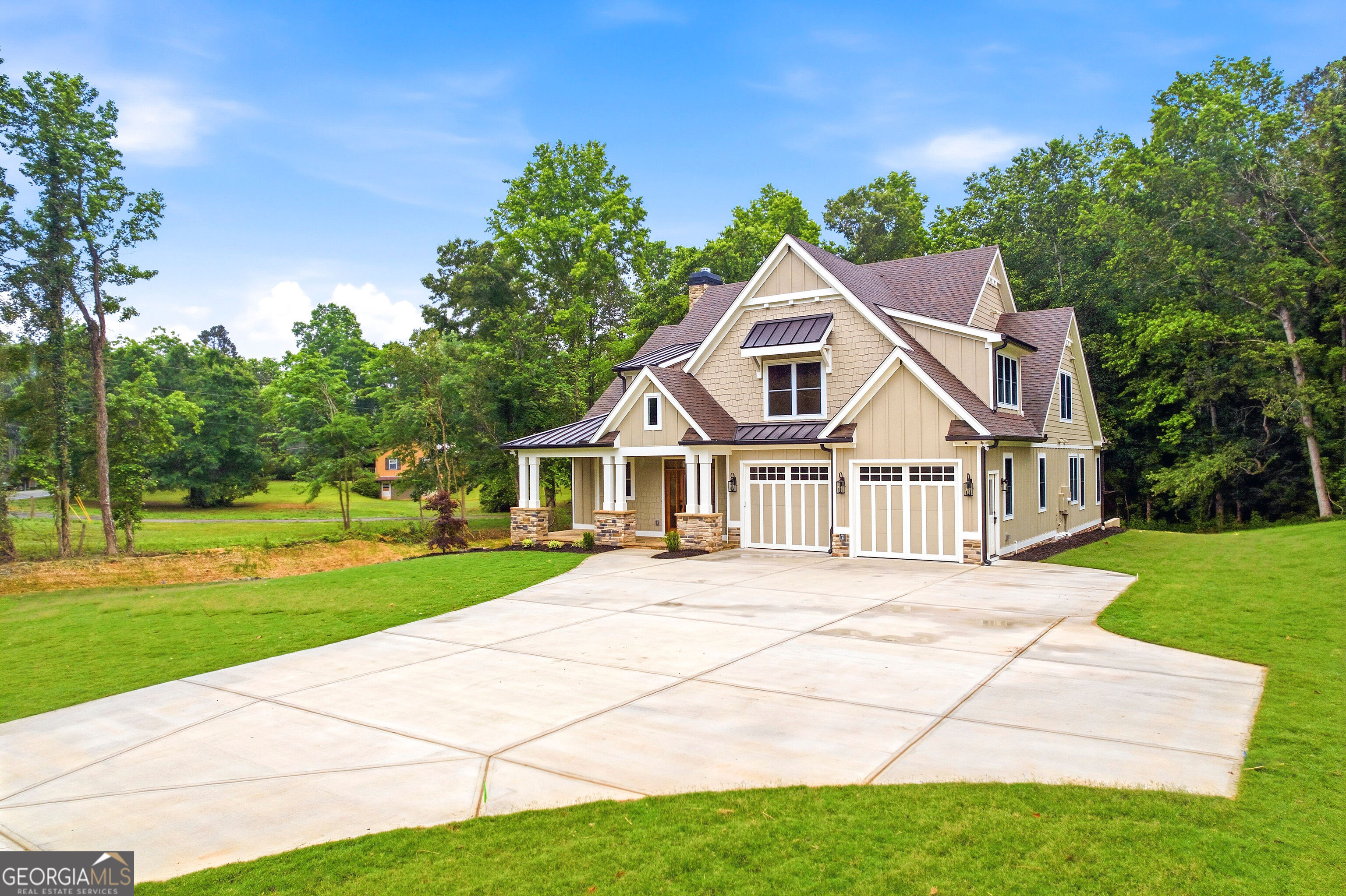 7085 Vaughn RD