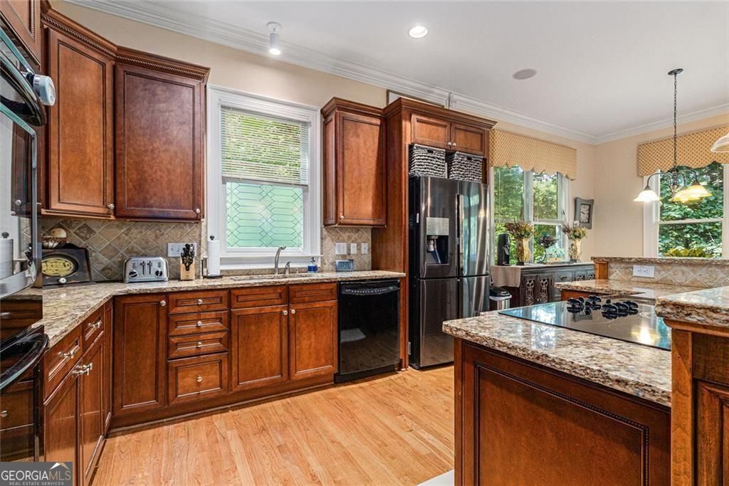 3698 Lakeview DR