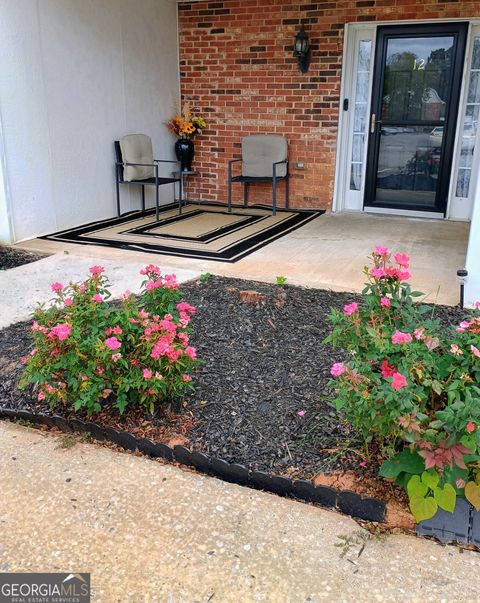 12 Intown PL Fayetteville GA 30214