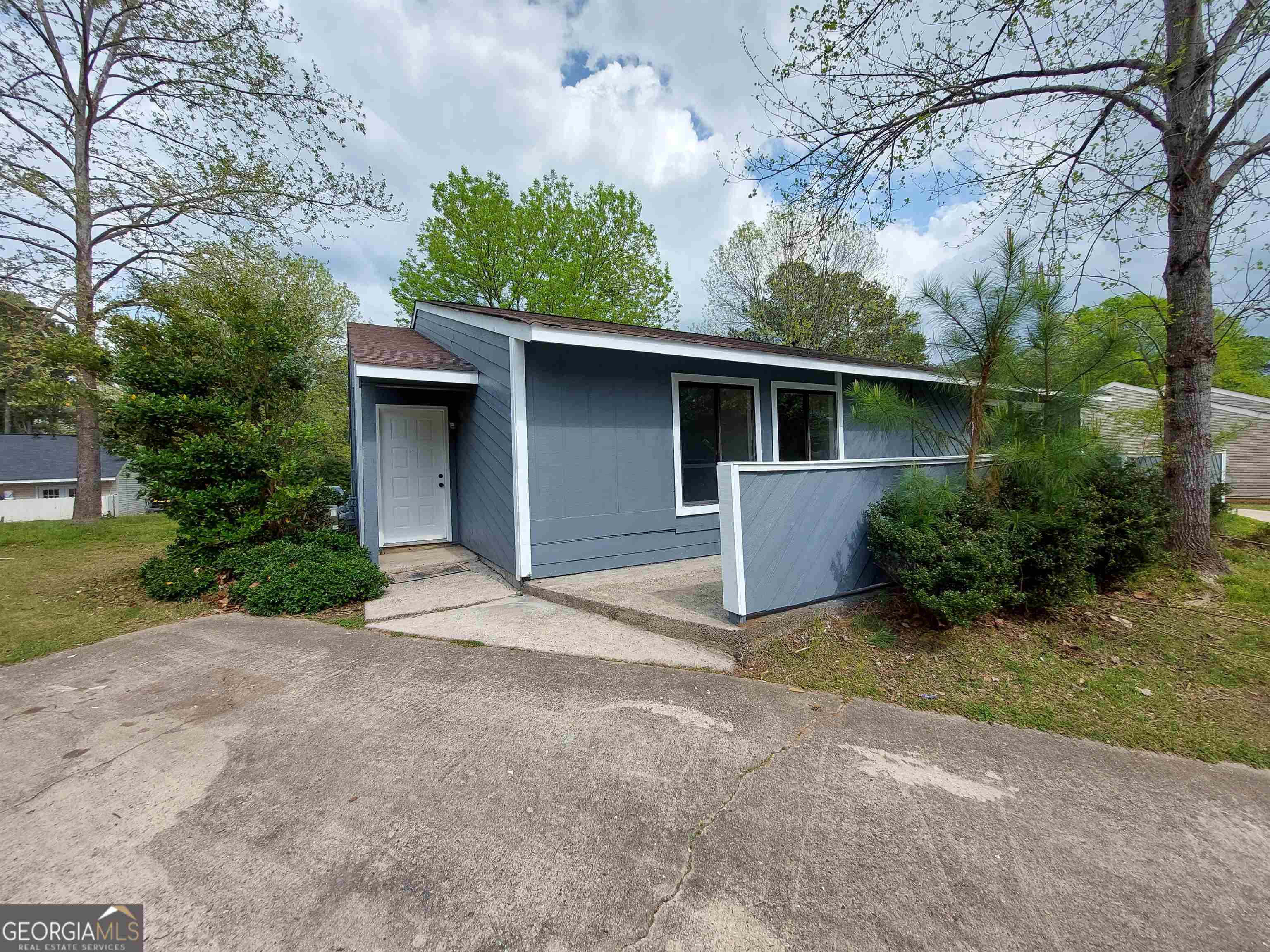 Award-winning Peachtree City Elementary, Booth Middle School and Mcintosh High School! This home is completely renovated with new LPV flooring, Newer kitchen, bathrooms, new appliances and new paint throughout the interior and exterior. There's a spacious split open floor plan with a large living room and generous master bedroom both leading to the back patio, he remaining 2 bedrooms face the private fenced front patio. Easy access to the airport and I-85 as well as being close to all of the golf cart paths. Walk to schools, shops and restaurants and enjoy all the perks of living in Peachtree City! This home is pet friendly and rent-ready on August 6th move in date- don't wait this will go fast!