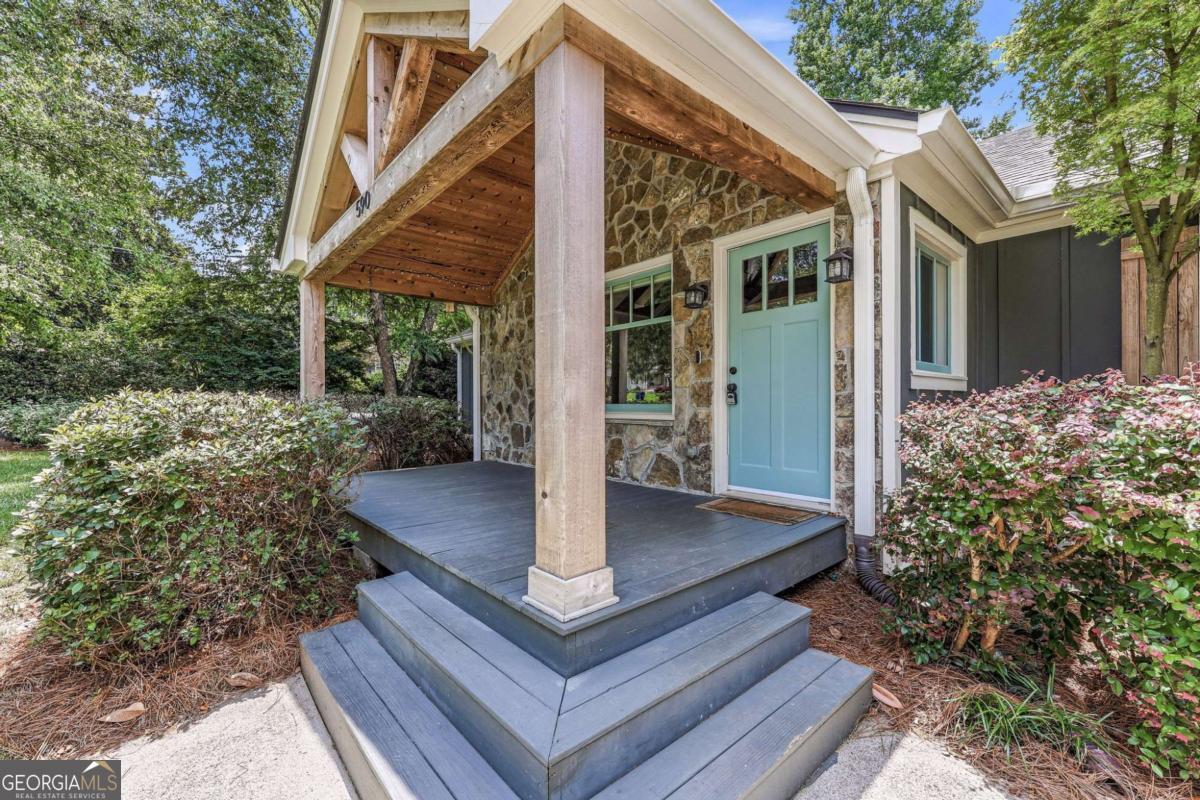 590 McWhorter DR
