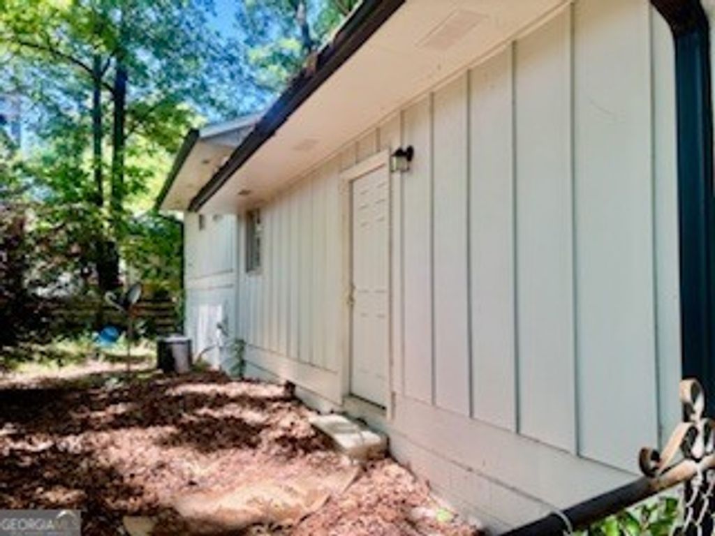 Photo of 562 Roxbury Drive, Riverdale, GA 30274 (MLS # 10813747)