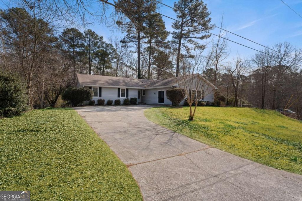 Photo of 1384 Country Lane Way NE, Conyers, GA 30012 (MLS # 10692749)