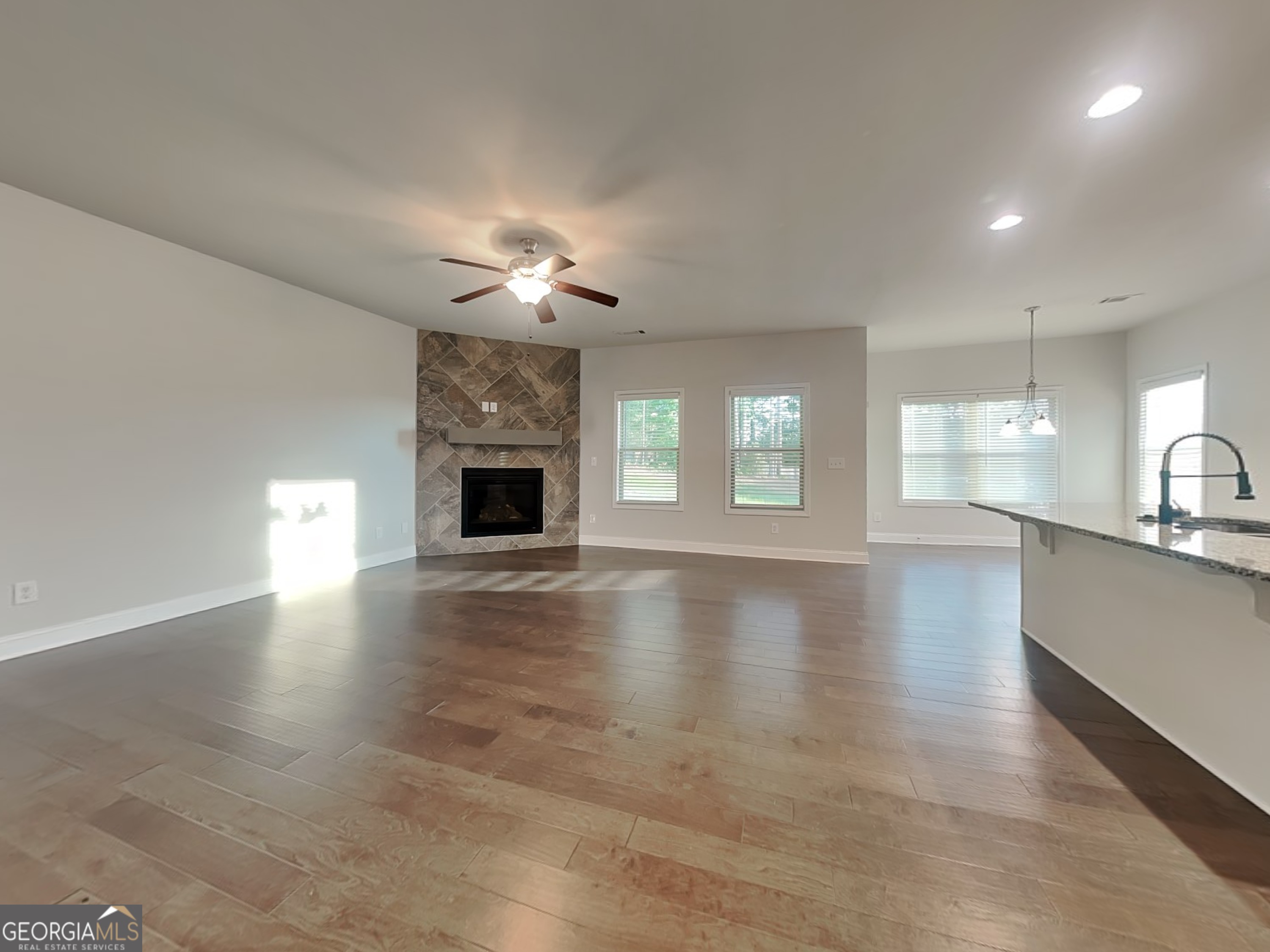 1569 Kamp Springs AVE