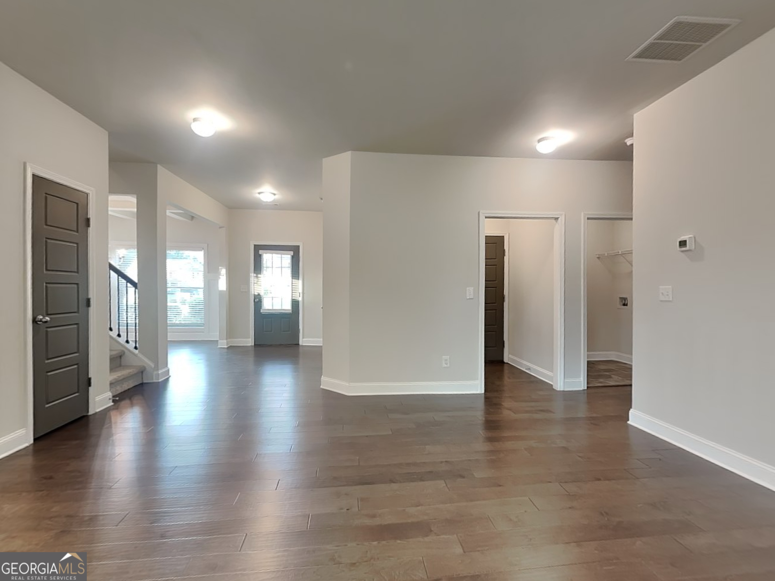 1569 Kamp Springs AVE
