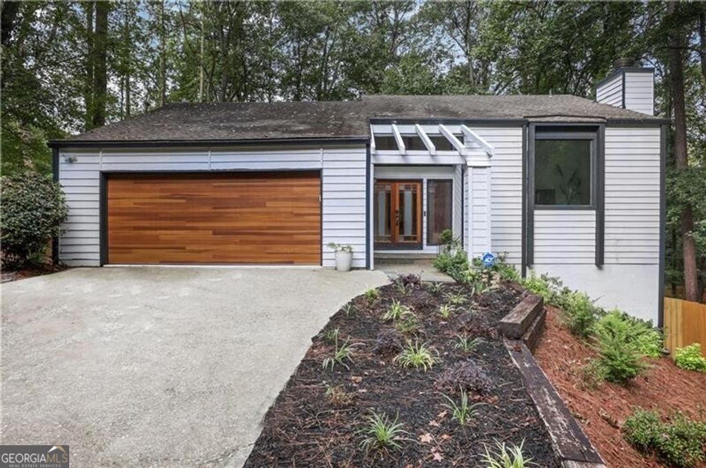 Photo of 3452 Shawnee Trail SE, Smyrna, GA 30080 (MLS # 10675971)