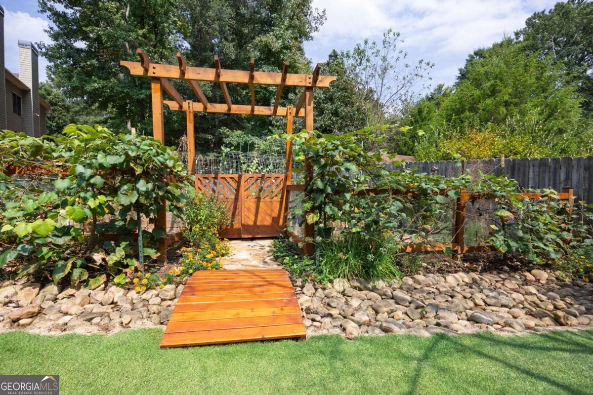 Falkirk Pointe - Residential