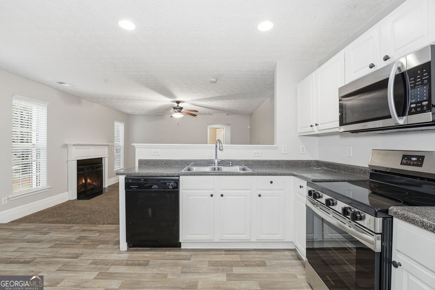 Atlanta, Georgia 30349, United States, 5 Bedrooms Bedrooms, ,3 BathroomsBathrooms,Residential,Active,253464