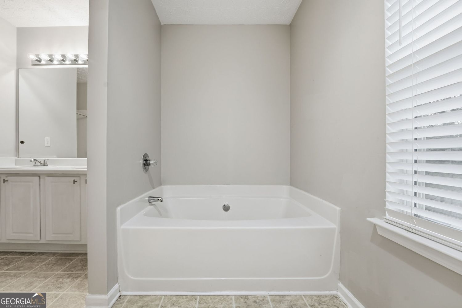 Atlanta, Georgia 30349, United States, 5 Bedrooms Bedrooms, ,3 BathroomsBathrooms,Residential,Active,253464