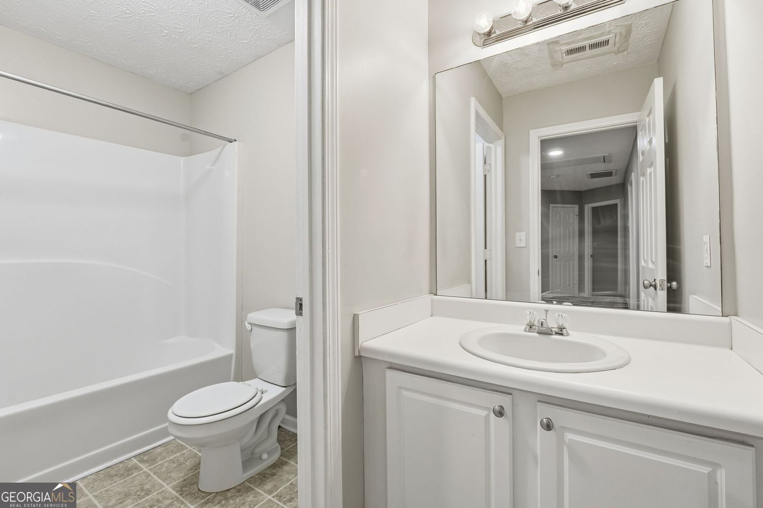 Atlanta, Georgia 30349, United States, 5 Bedrooms Bedrooms, ,3 BathroomsBathrooms,Residential,Active,253464