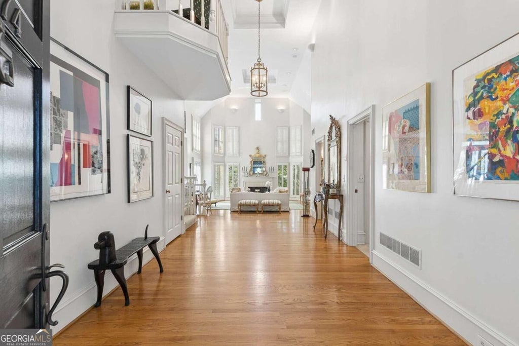 Photo of 4274 Wieuca Overlook NE, Atlanta, GA 30342 (MLS # 10868434)