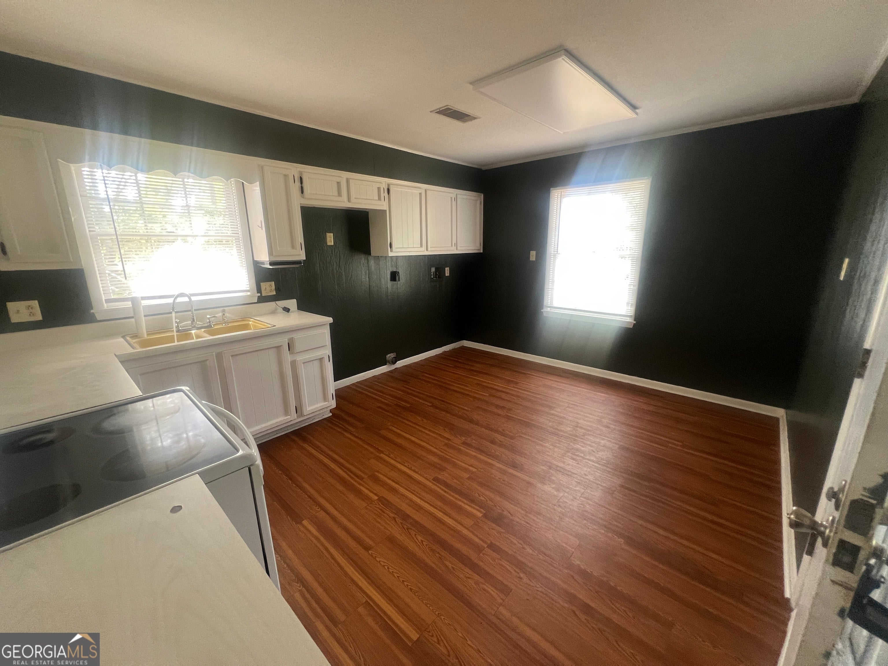 2103 Aimwell RD