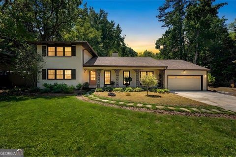 Photo of 747 Starlight Ct, Atlanta, GA 30342 (MLS # 10837567)