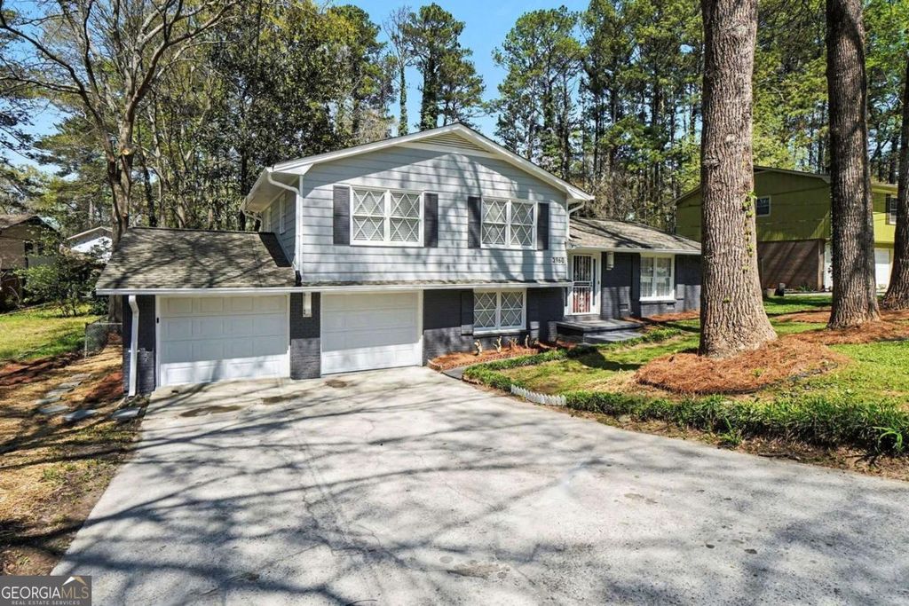 Photo of 3960 Wedgefield Circle, Decatur, GA 30035 (MLS # 10795552)