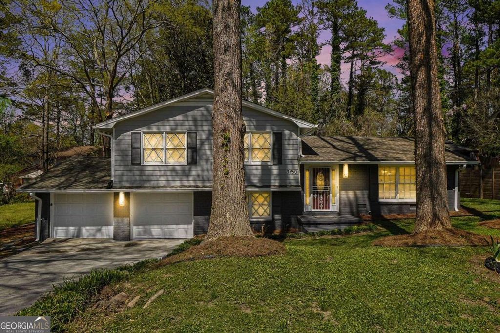 Photo of 3960 Wedgefield Circle, Decatur, GA 30035 (MLS # 10795552)