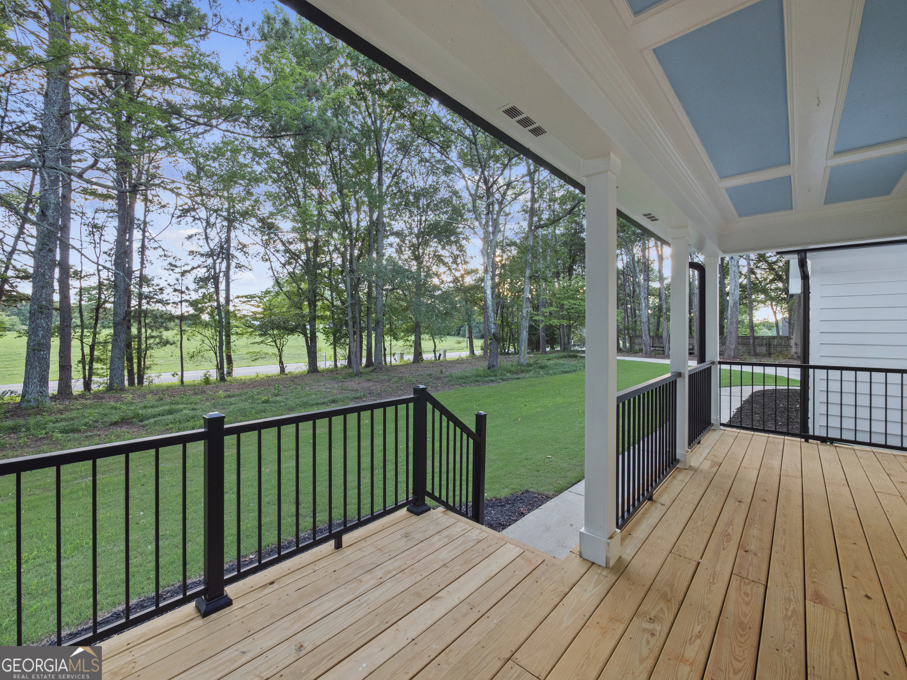 670 Storey LN