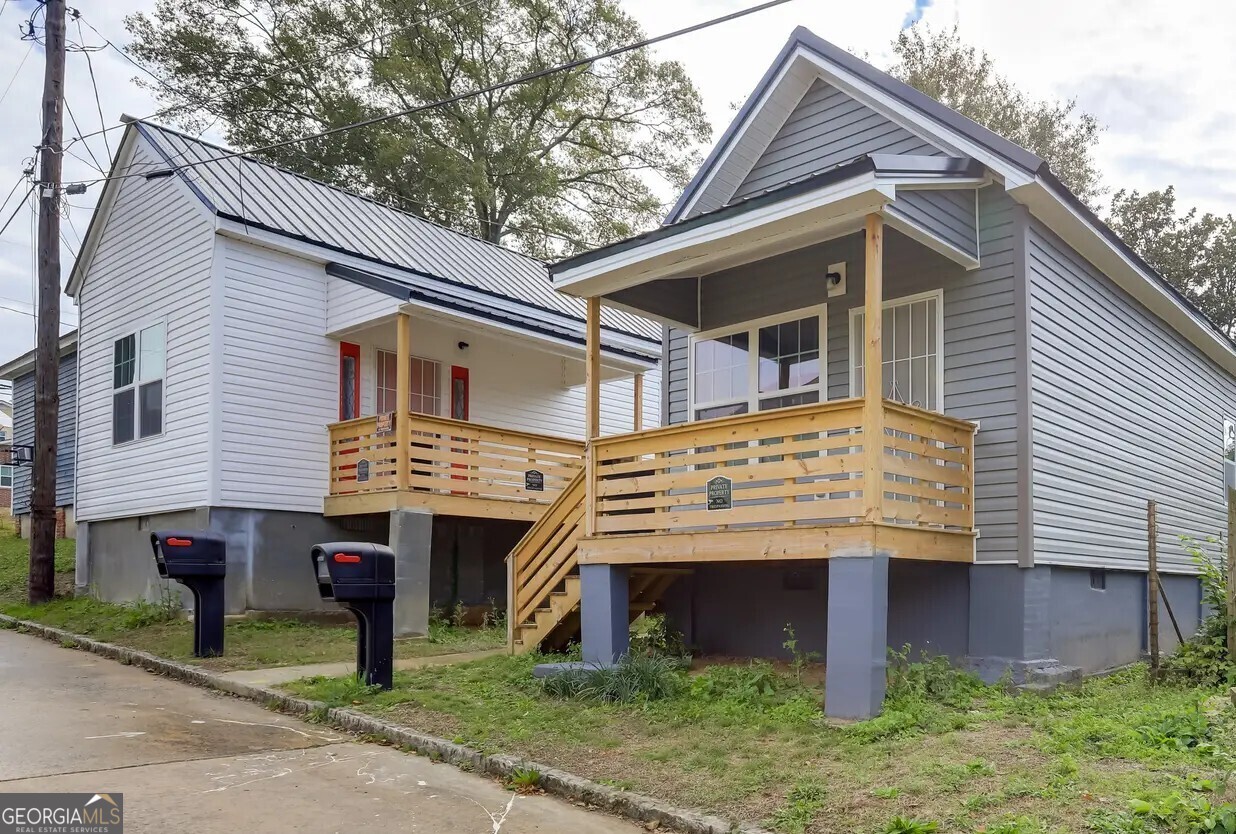 1418 2nd AVE