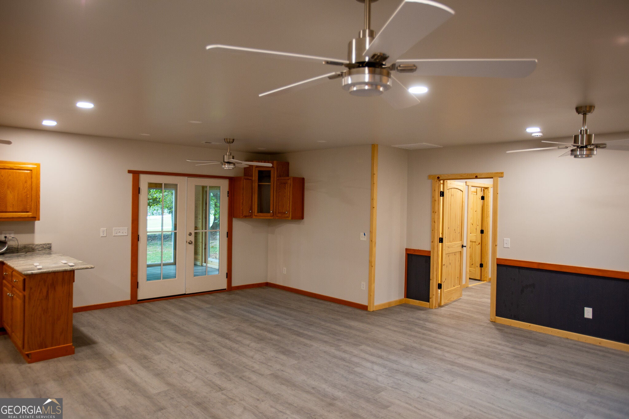 1595 N Fairview RD