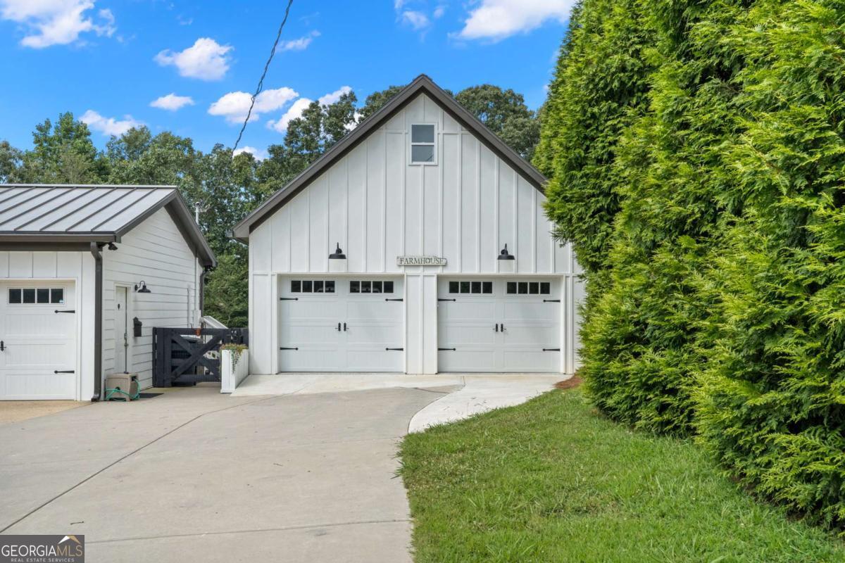 547 Jones RD