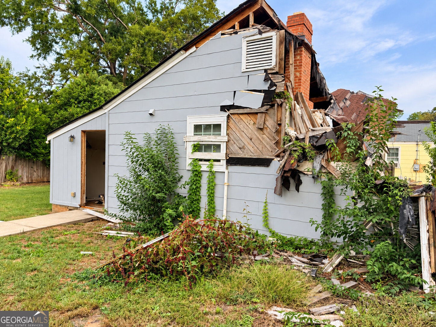 2121 Lake AVE