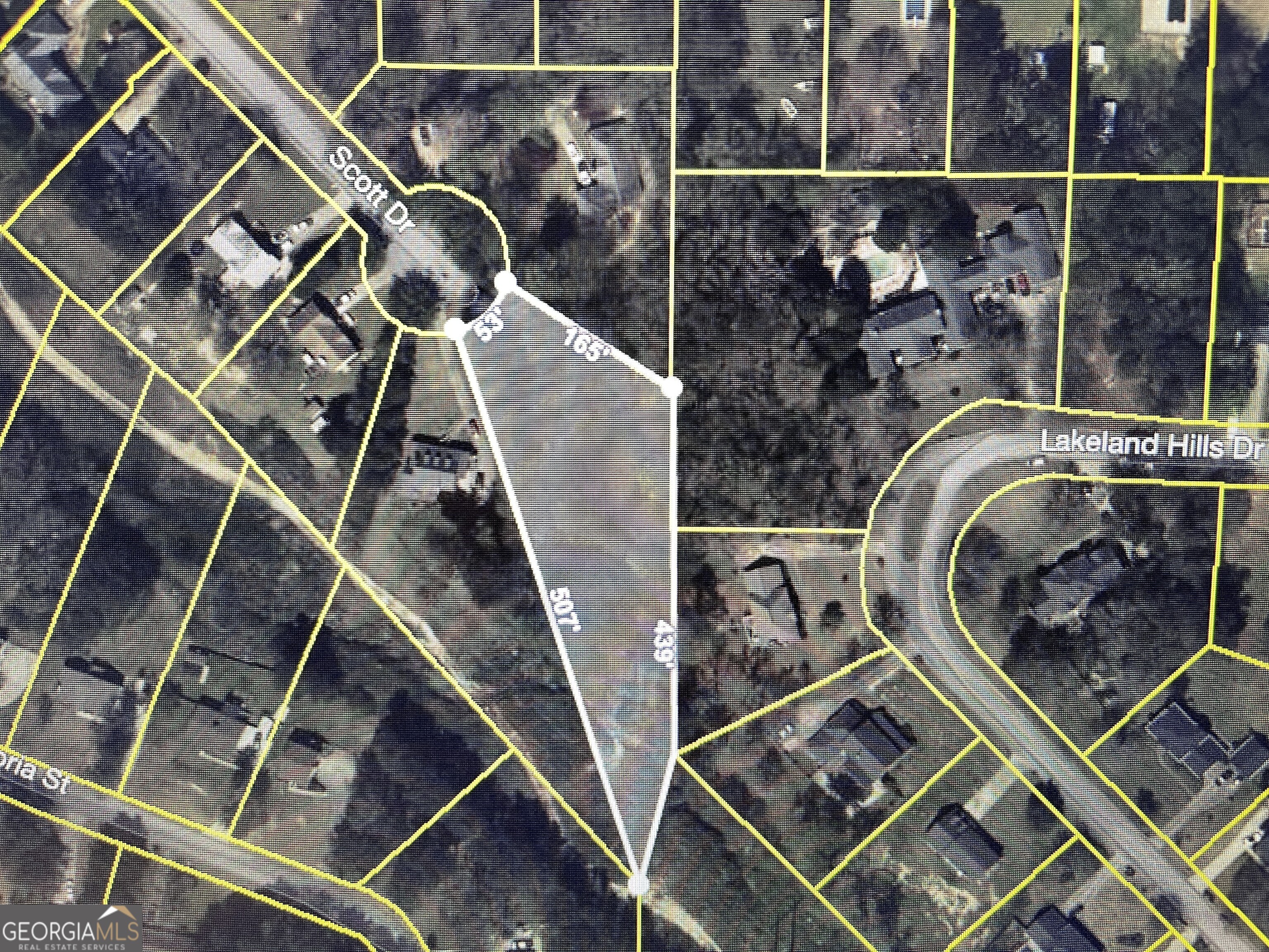 Build your dream home on this cul-de-sac residential lot in Pine Manor. Conveniently located to I-20, shopping, entertainment and restaurants. Electricity and public water are available to connect to.