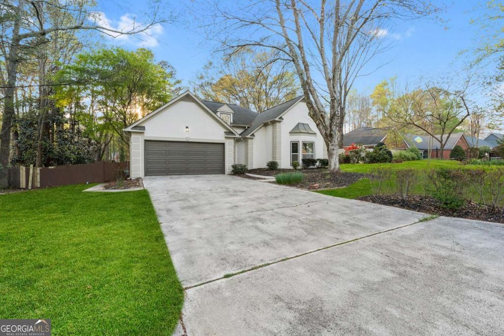 Photo of 652 Trailwood Lane SW, Marietta, GA 30064 (MLS # 10720144)