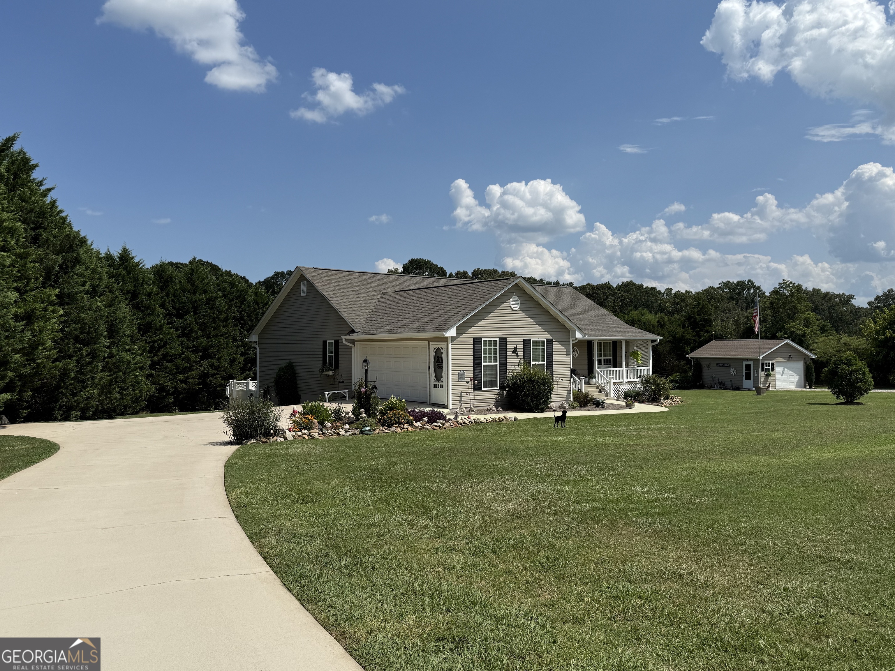 733 Woodland WAY