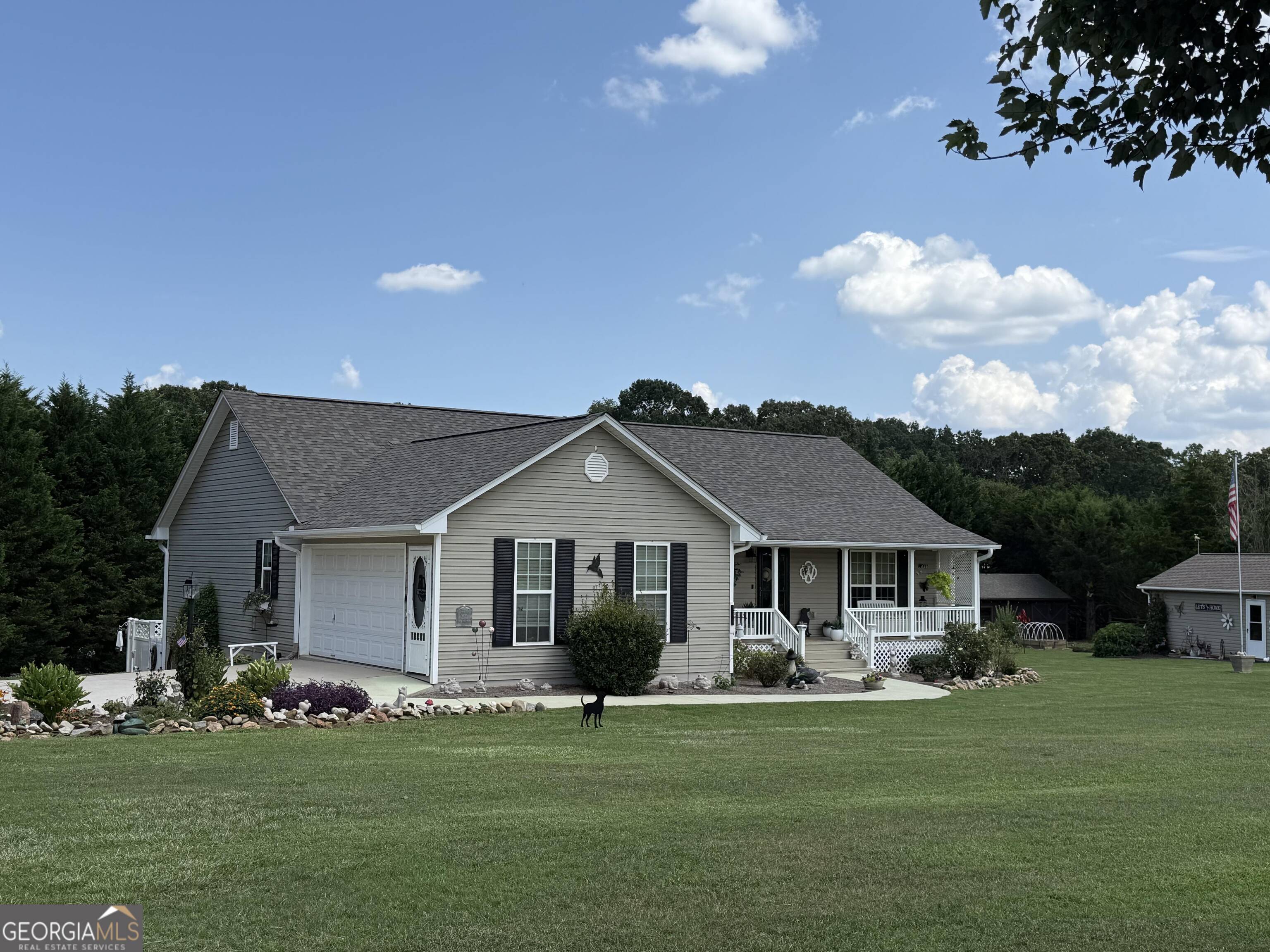 733 Woodland WAY